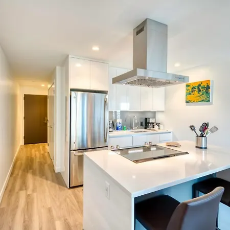 Luxury Apt With City Views